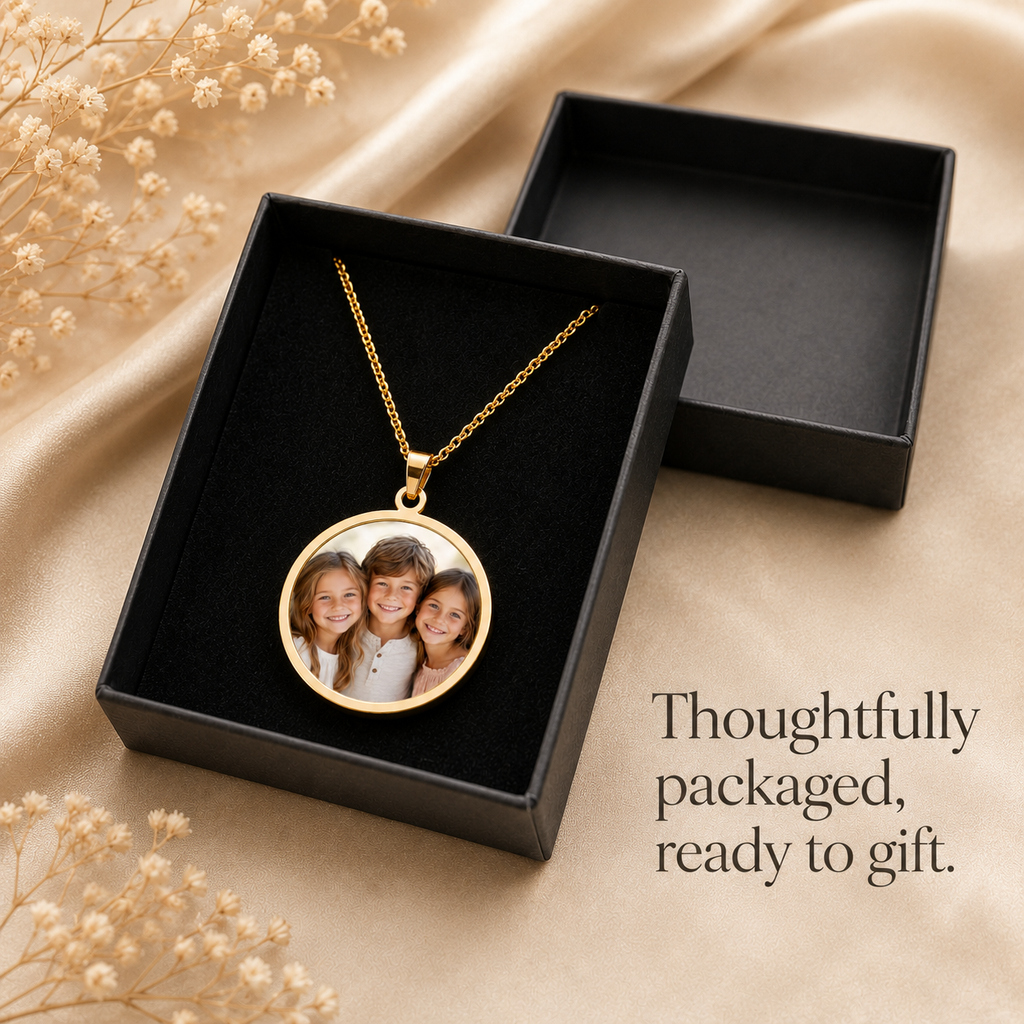 Round pendant size and detail of polished gold frame