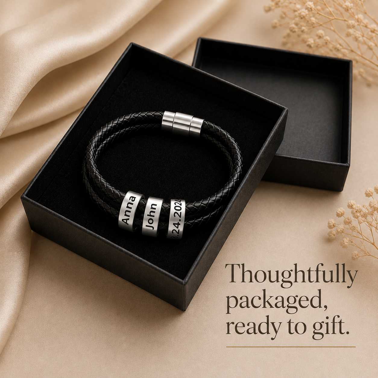 Couple bracelet size and magnetic clasp detail