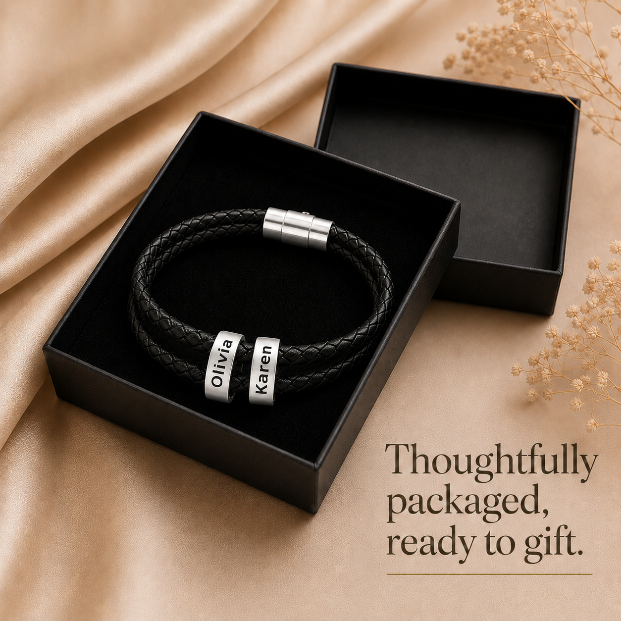 Twins bracelet size and magnetic clasp detail